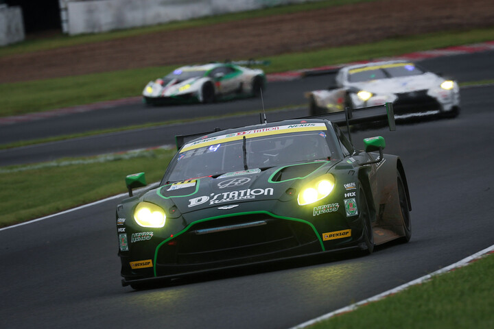 決勝3位はD'station Vantage GT3（藤井誠暢／チャーリー・ファグ）