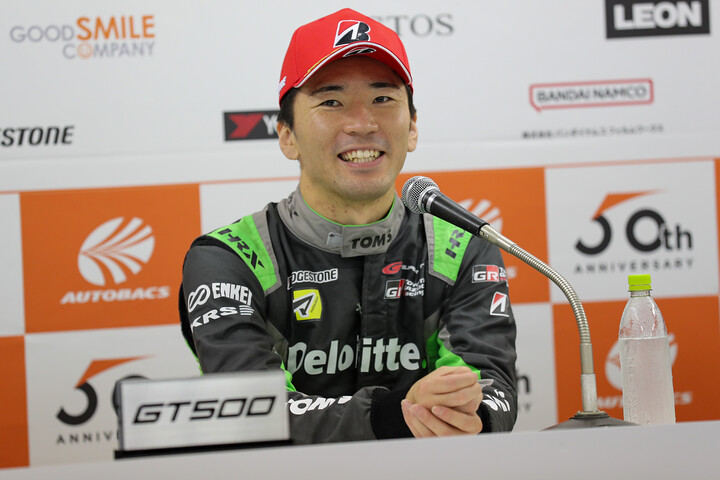 GT500クラス優勝の笹原右京（TGR TEAM Deloitte TOM'S）