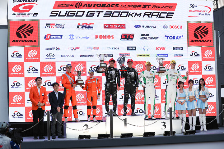 GT300クラスの表彰式