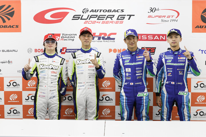 予選フォトセッション：両クラスのポールシッター