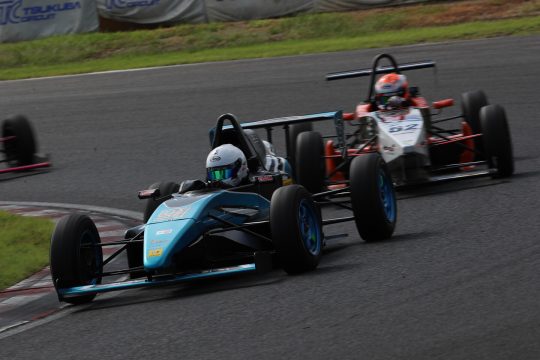 決勝4位の角間光起（ELEVレーシング10V ED）