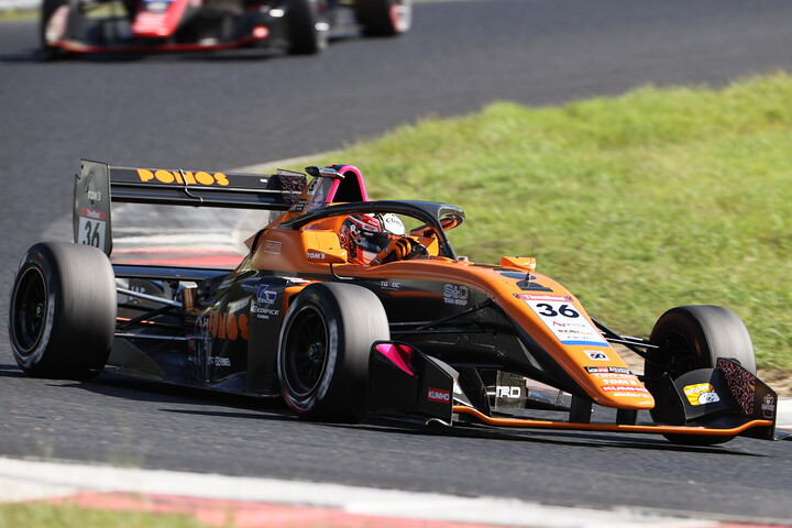 決勝4位は野中誠太（PONOS Racing TOM'S 320 TGR-DC）