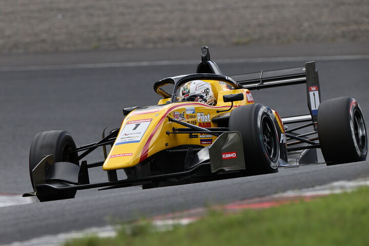 第13戦、第14戦とも予選2位のケイレン・フレデリック（Pilot ONE Racing with B-MAX）