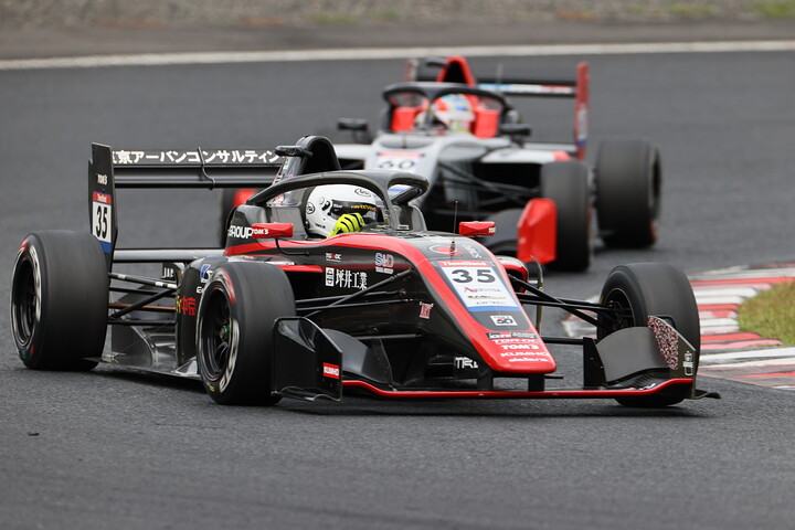 決勝4位は中村仁（モビリティ中京TOM'S 320 TGR-DC）