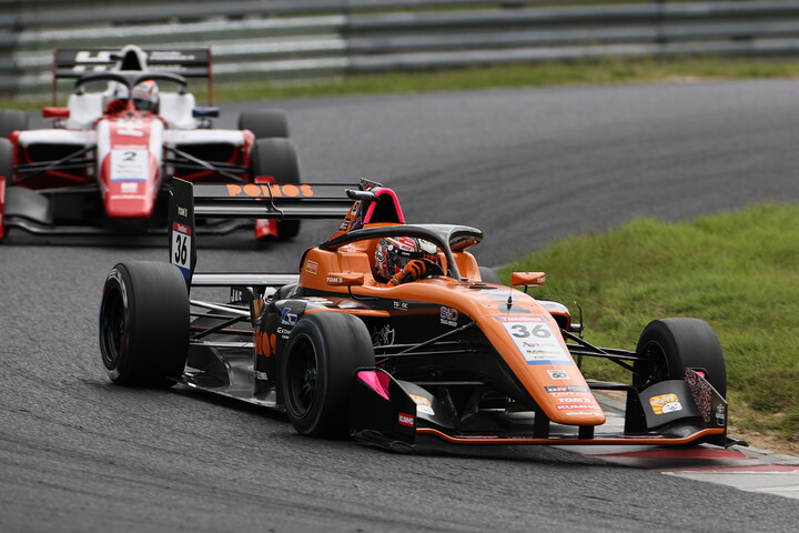 決勝4位は野中誠太（PONOS Racing TOM'S 320 TGR-DC）