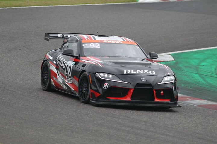 ST-Qクラスポールポジションは92号車GR Supra Racing Concept（加藤恵三／河野駿佑／松井孝允／山下健太）