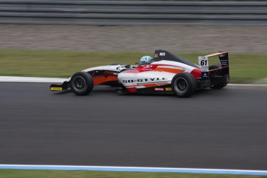 決勝4位は鈴木悠太（HELM MOTORSPORTS F110）