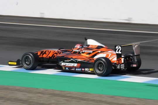 予選3位は酒井翔太（ファーストガレージF110）