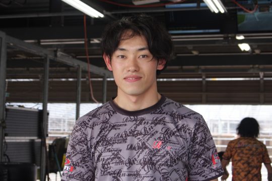 ポールポジションの小松響（Rn-sports F110）