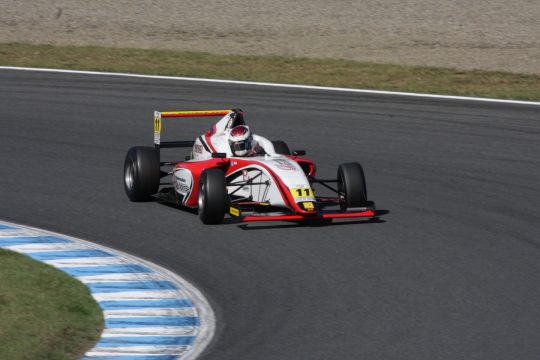 決勝2位は小松響(Rn-sports F110)