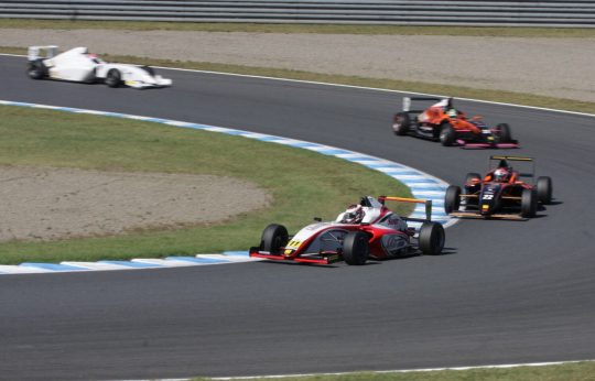 決勝レースがスタートした