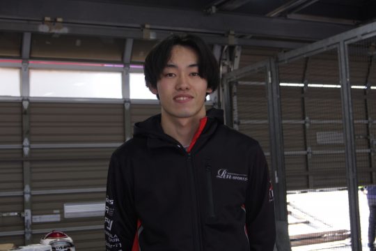 ポールポジションの小松響（Rn-sports）