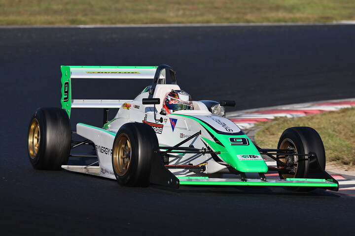 ジェントルマンクラス優勝はKAMIKAZE（FIRST GARAGE & 04W）