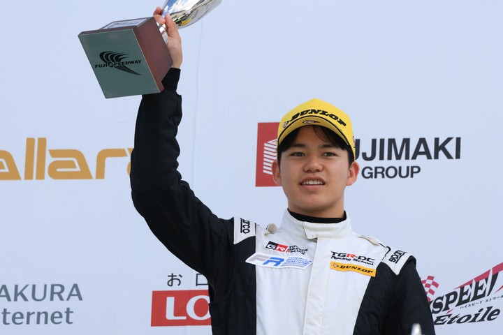 決勝2位の卜部和久（TGR-DC Racing School）