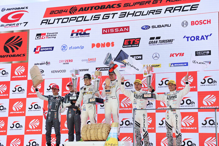 GT300クラスの表彰式