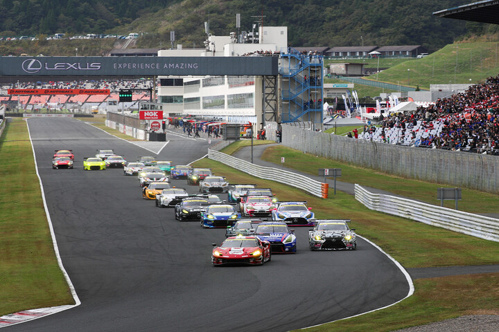 GT300クラスのスタートシーン