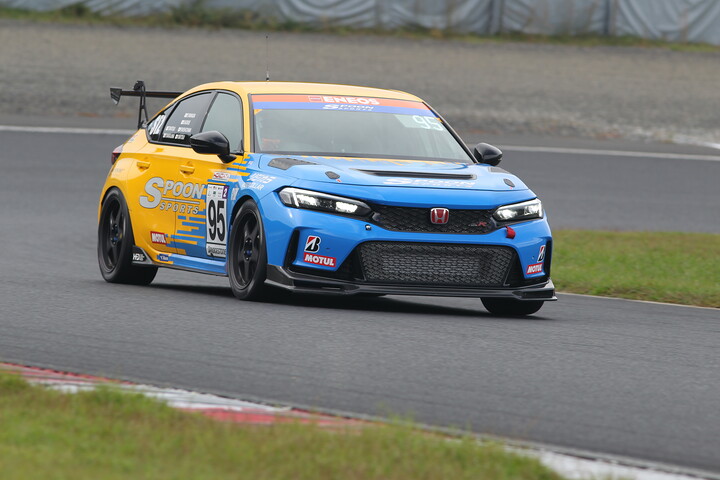 ST-2クラストップタイムはSPOONリジカラCIVIC（山田英二／小出峻／ピストン・西沢／三井優介）