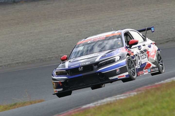 グループ1：ST-TCRクラスポールポジションはRacerホンダカーズ桶川CIVIC（遠藤光博／中野信治／辻本始温）
