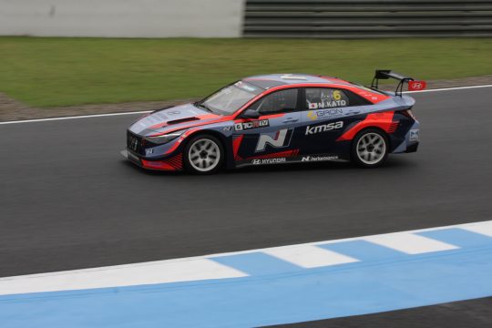 ポールポジションは加藤正将(KMSA MOTORSPORT N)