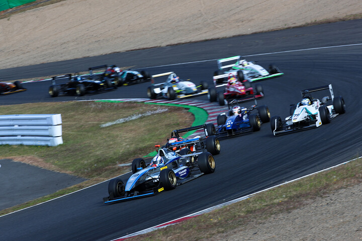 15周の決勝がスタートした