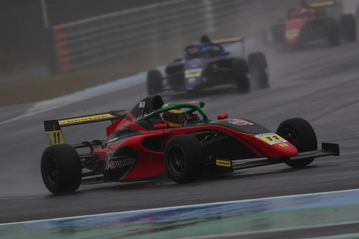 インデペンデントクラス決勝3位は植田正幸（Rn-sports MCS4）