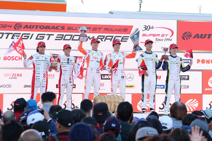 GT500クラスの表彰式