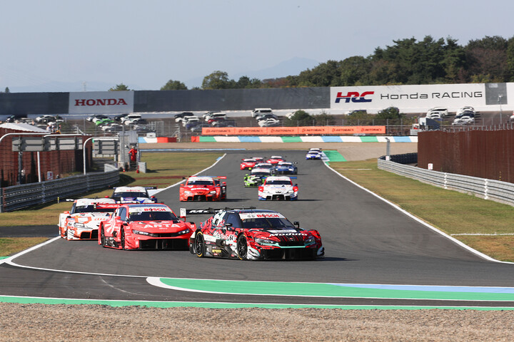 GT00クラスのスタートシーン