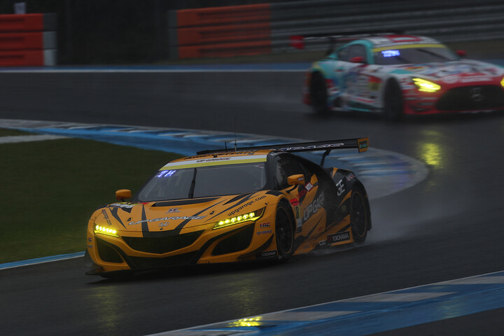 GT300クラス予選3位はUPGARAGE NSX GT3（小林崇志／小出峻）