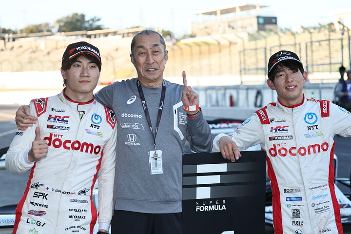 優勝と3位を獲得したDOCOMO TEAM DANDELION RACING