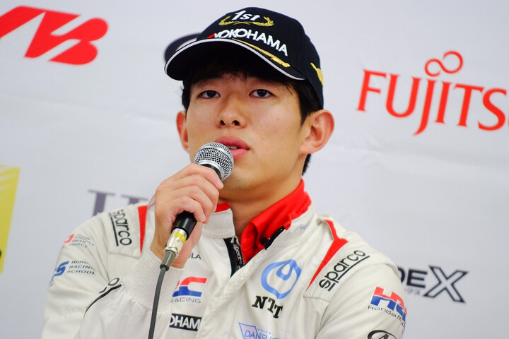 決勝記者会見：優勝した太田格之進（DOCOMO TEAM DANDELION RACING）