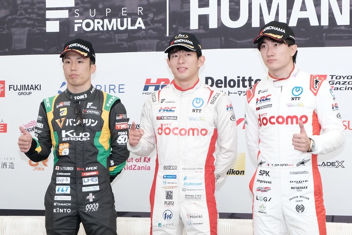 決勝フォトセッション：トップ3のドライバーたち