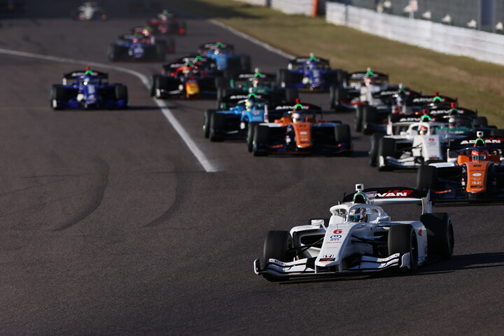 31周の決勝がスタートした