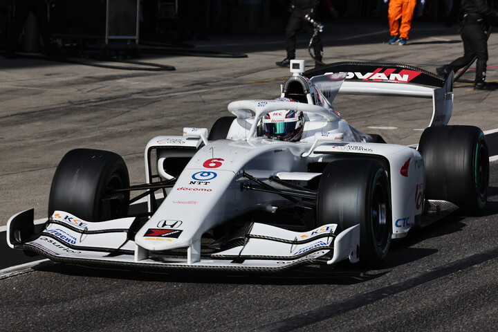 ポールポジションは太田格之進（DOCOMO DANDELION M6Y SF23）