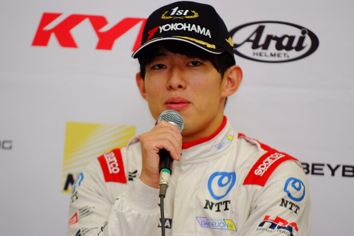 決勝記者会見：優勝した太田格之進（DOCOMO TEAM DANDELION RACING）