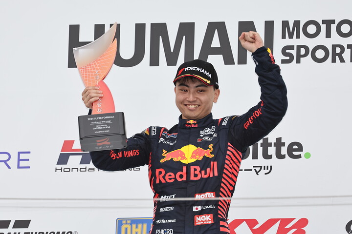 2024年度のルーキーオブザイヤーを獲得した岩佐歩夢（TEAM MUGEN）