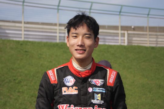 決勝6位の角間光起(ELEVレーシング10V ED)