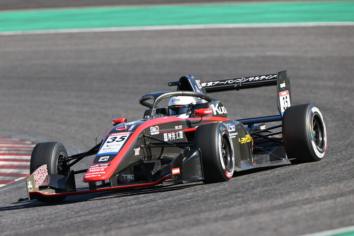 決勝4位は中村仁（モビリティ中京TOM'S 320 TGR-DC）