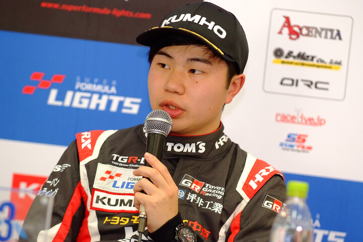 決勝記者会見：3位の小林利徠斗（TOM'S）