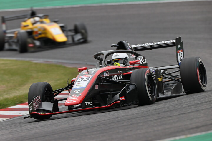 決勝3位は中村仁（モビリティ中京TOM'S 320 TGR-DC）