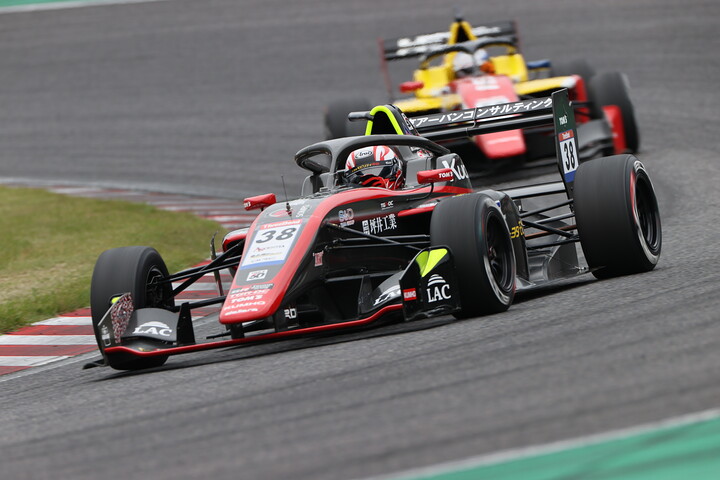 決勝4位は小林利徠斗（モビリティ中京TOM'S 320 TGR-DC）