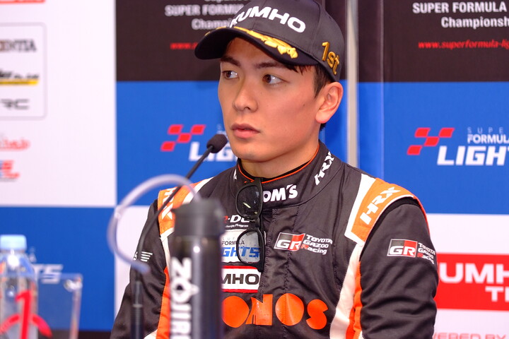 決勝記者会見：優勝した野中誠太（TOM'S）