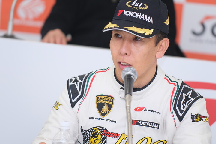 GT300クラス決勝記者会見: 小暮卓史（JLOC）