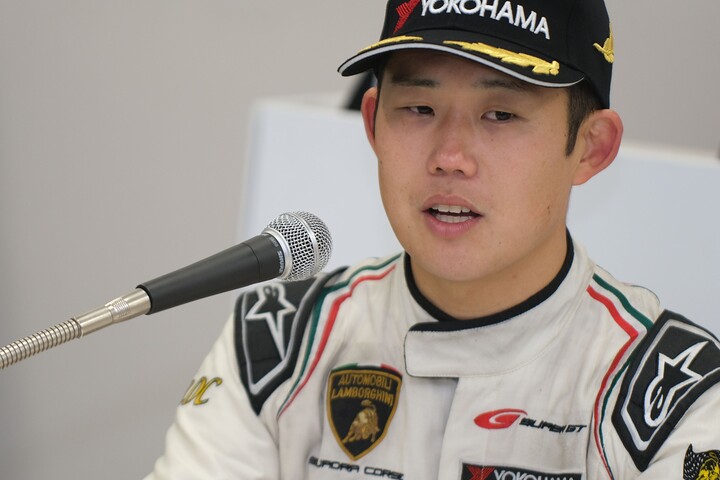 GT300クラス決勝記者会見: 元嶋佑弥（JLOC）