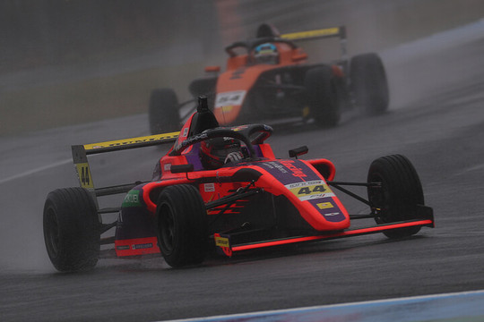 インデペンデントクラス決勝2位は今田信宏（JMS RACING with B-MAX）