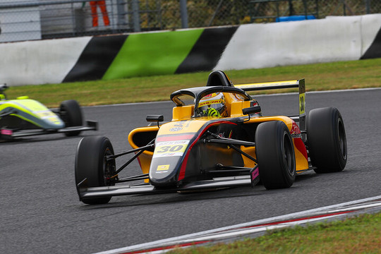 インデペンデントクラス優勝はDRAGON（B-MAX TEAM DRAGON）