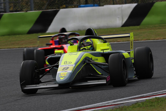 インデペンデントクラス決勝2位はケン・アレックス（BUZZ RACING）