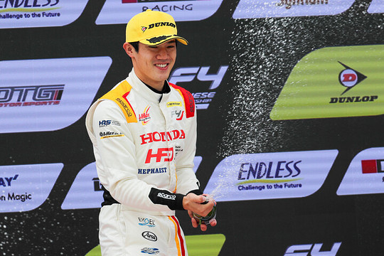 優勝した野村勇斗（HFDP WITH B-max Racing Team）
