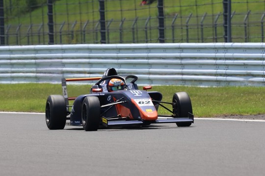 決勝2位は森山冬星（HELM MOTORSPORTS F4）