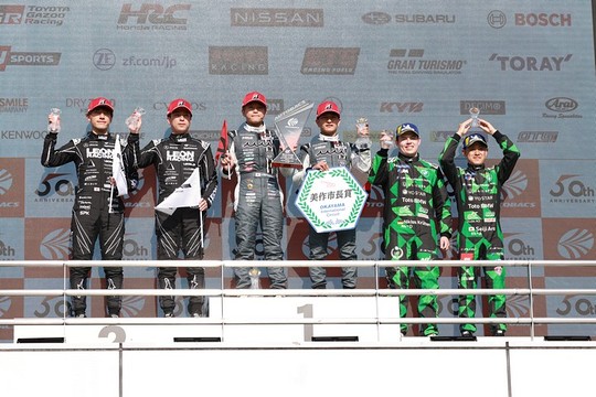 GT300クラスの表彰式 GT300クラスの表彰式