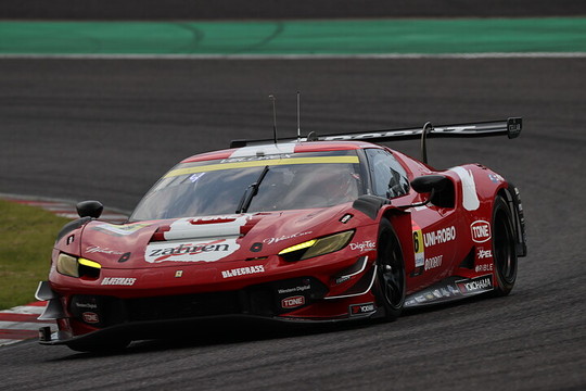 GT300クラス決勝3位はUNI-ROBO BLUEGRASS FERRARI（片山義章／ロベルト・メルヒ・ムンタン）